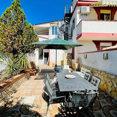 Casa Nettuno كاريني