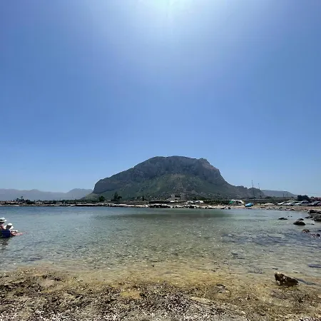 Casa Nettuno بيت للعطل كاريني