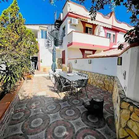 Casa Nettuno بيت للعطل